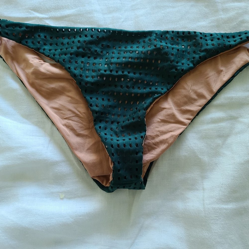 Acacia Bottom